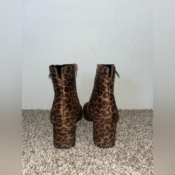Women’s 9 Leopard Print Boots - Picture 3 of 6